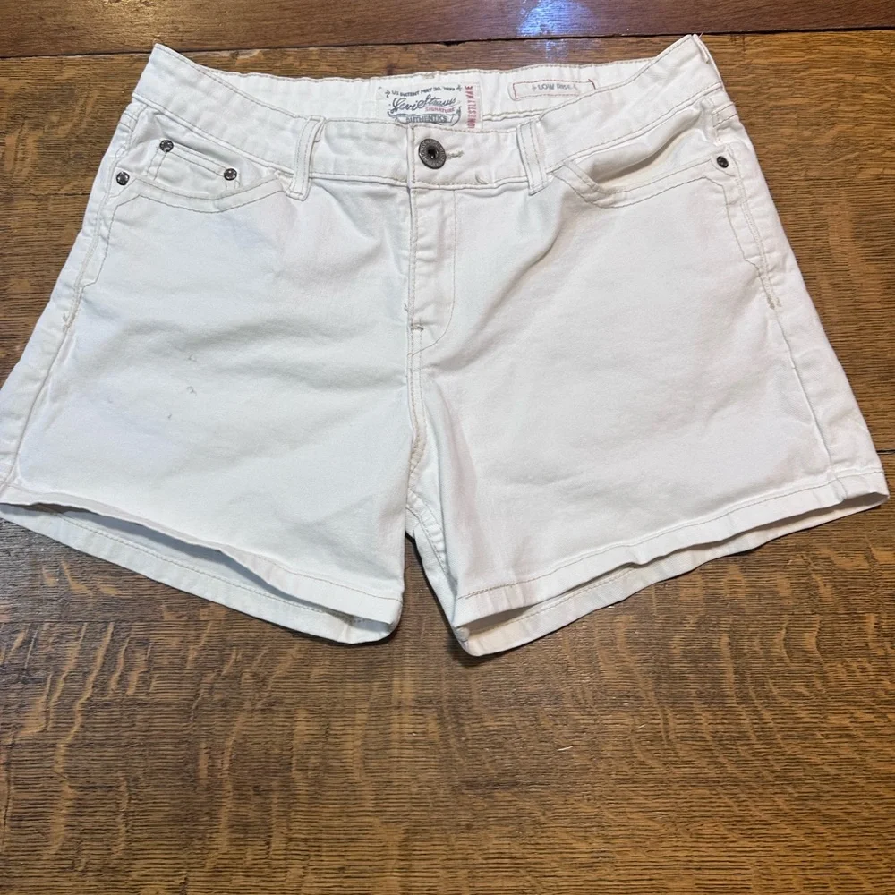 Levi’s‎ women’s Denium shorts white stretch sz 12